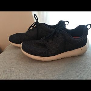 Women’s Nike sneakers